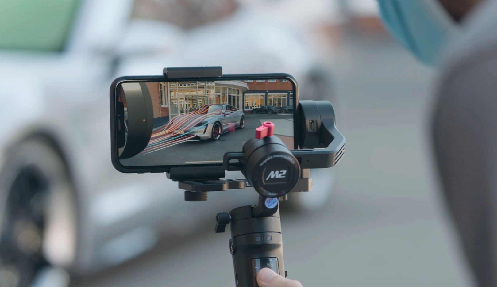 Bajo la piel del Taycan con una aplicación de realidad aumentada