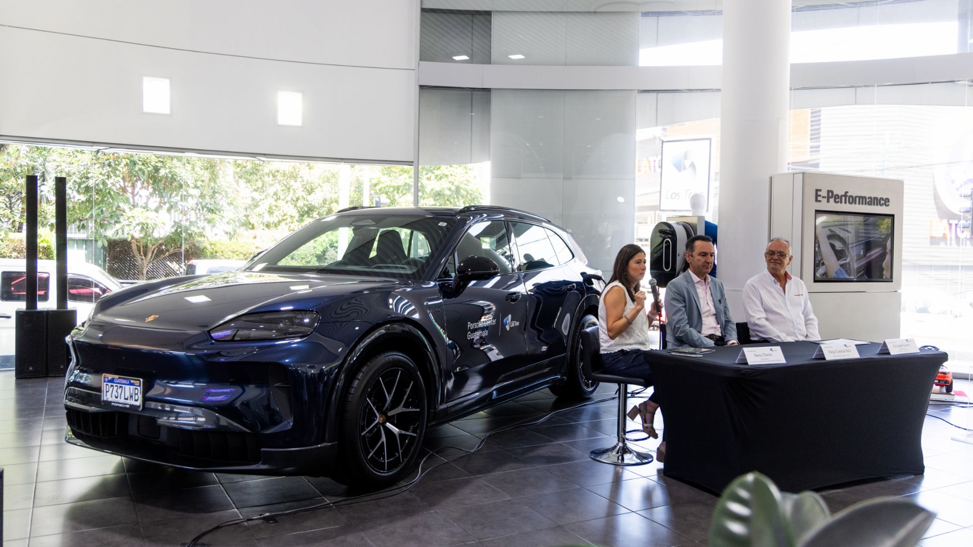 Tecnolog&iacute;a y electromovilidad: Porsche Guatemala y Grupo Los Tres impulsan di&aacute;logo con estudiantes en el D&iacute;a Mundial del Veh&iacute;culo El&eacute;ctrico