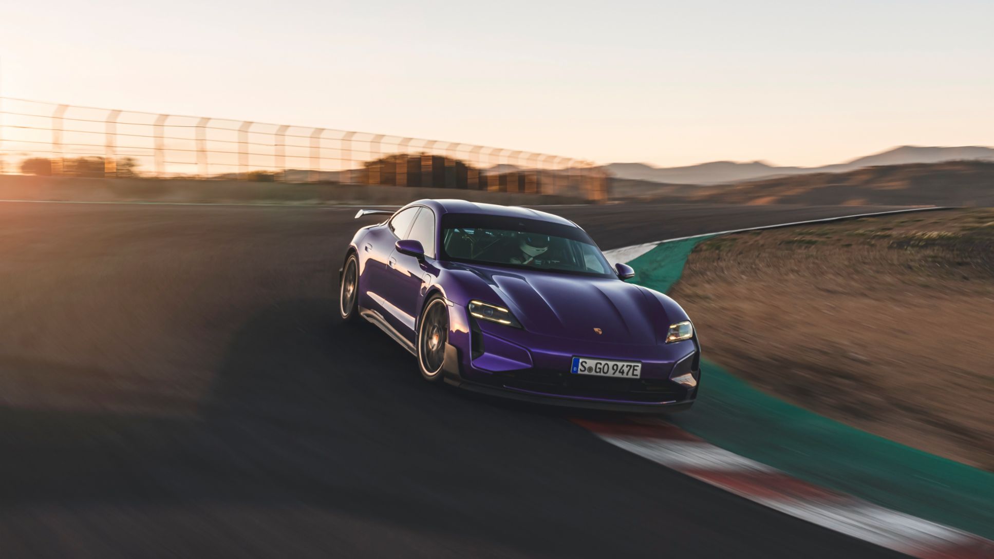 Sky Purple Metallic Taycan Turbo GT