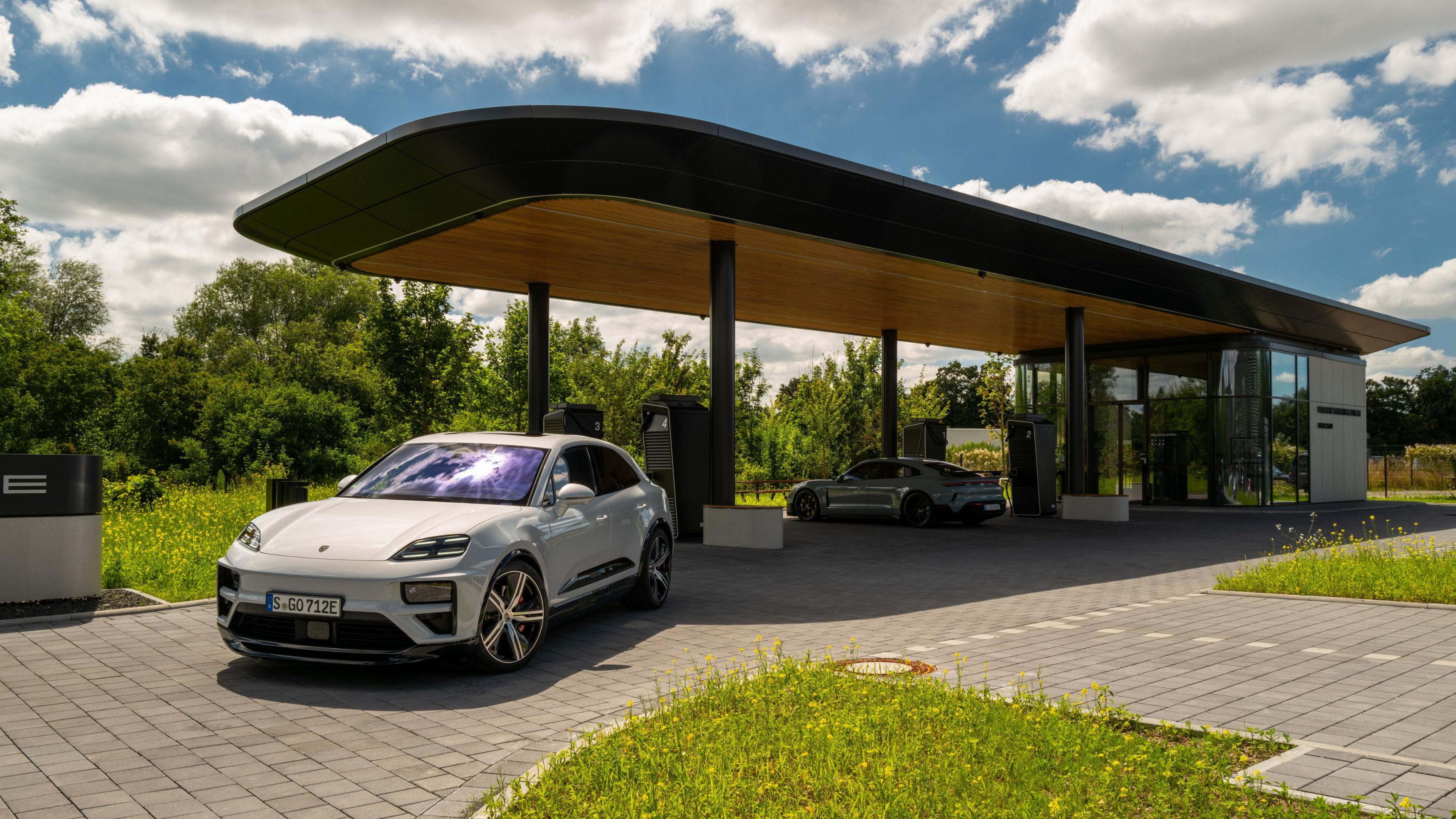 Macan Turbo Electric, Taycan Turbo GT with Weissach Package, 2024, Porsche AG