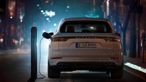 The most powerful Porsche Cayenne is a plug-in hybrid