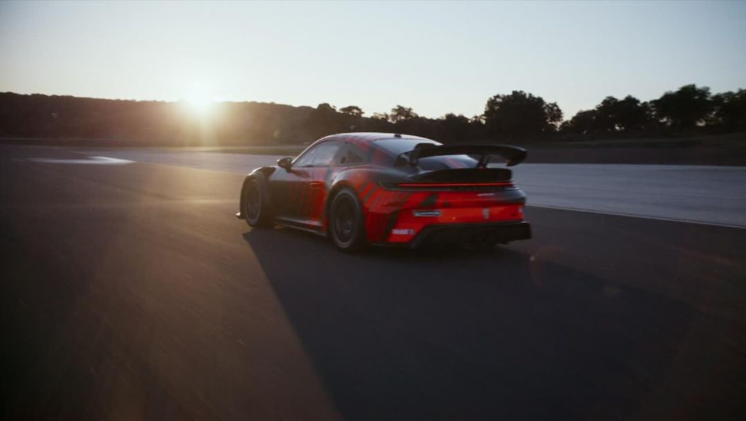 El nuevo GT4 R: un 911 (Versi&oacute;n corta)