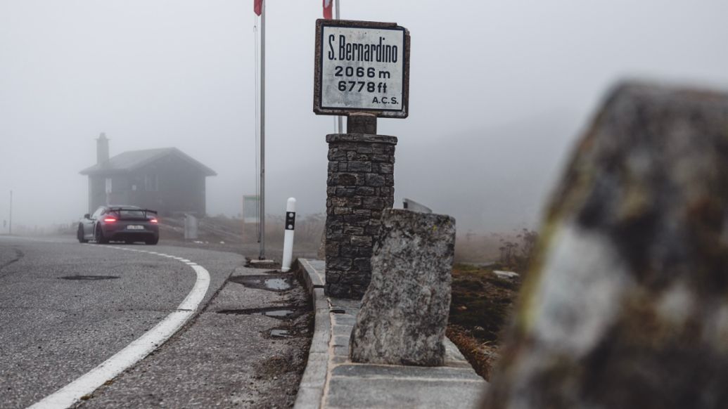 718 Cayman GT4 RS , Swiss Roads, 2024, Porsche Schweiz AG