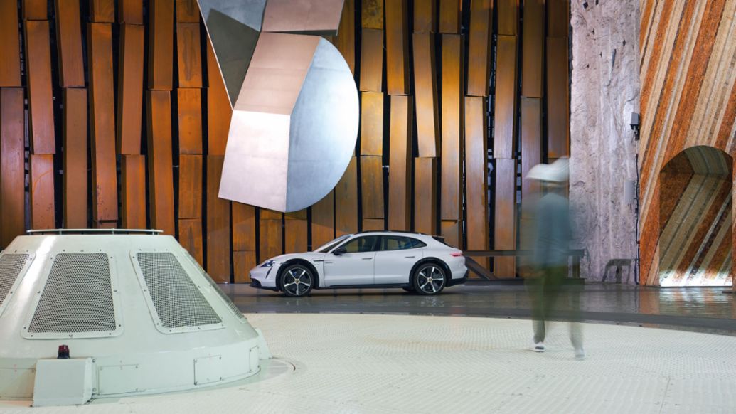 Porsche Taycan Turbo S Cross Turismo, central hidroeléctrica Aldeadávila, 2023, Porsche Ibérica