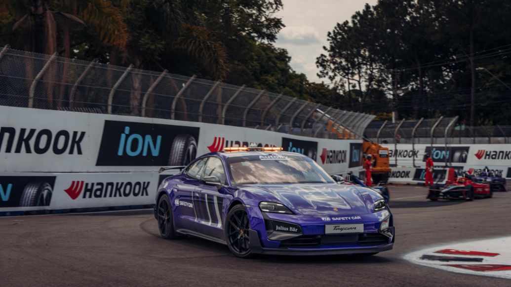 Porsche Taycan Turbo GT con paquete Weissach, coche de seguridad de la Fórmula E, E-Prix de São Paulo, 2025, Porsche AG
