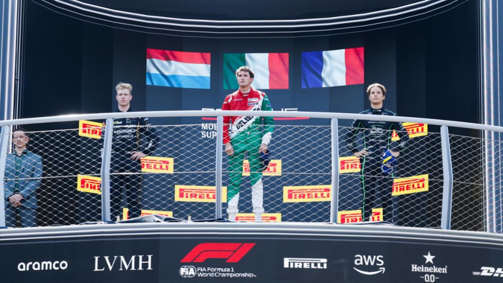 Chester Kieffer (LUX), Schumacher CLRT (n&ordm; 11), Andrea Bristot (ITA), Dinamic Motorsport SRL (n&ordm; 7) y Paul Cauhaup&eacute; (FRA), Martinet by Alm&eacute;ras (n&ordm; 16) (i-d), Porsche 911 Cup, Porsche Mobil 1 Supercup, Italia, 2026, Porsche AG