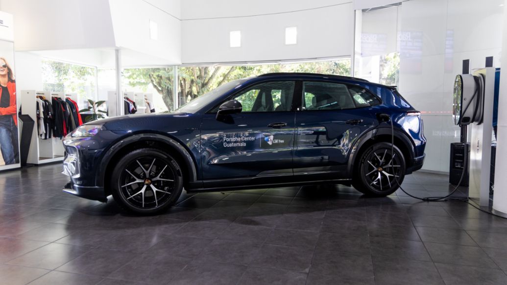 Tecnolog&iacute;a y electromovilidad: Porsche Guatemala y Grupo Los Tres impulsan di&aacute;logo con estudiantes en el D&iacute;a Mundial del Veh&iacute;culo El&eacute;ctrico