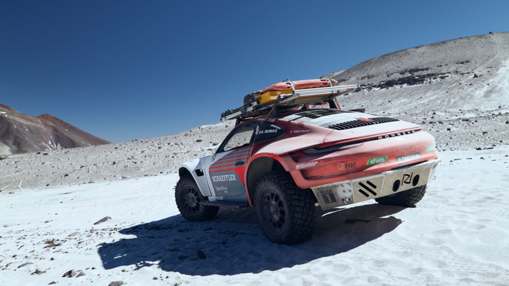 Porsche 911 achieves new altitude world record