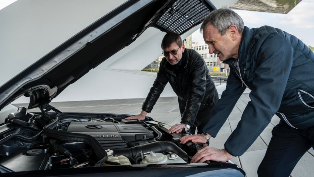 Michael Hölscher, Project Manager Development, Michael Mönig, Prototype Management, l-r, Mercedes-Benz 500 E, 2021, Porsche AG