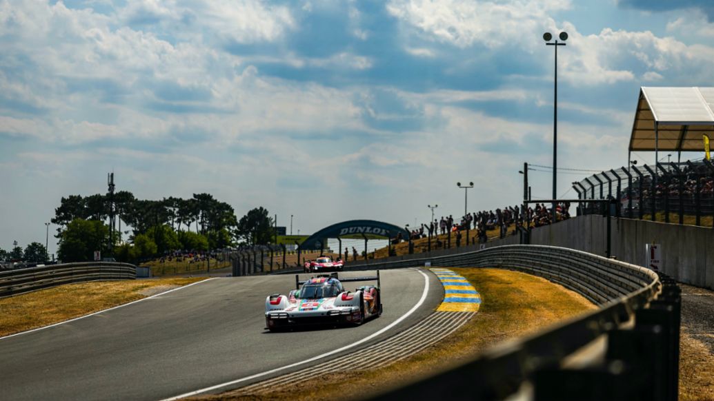 Porsche 963, Porsche Penske Motorsport (#5), Dane Cameron (USA), Michael Christensen (DK), Frederic Makowiecki (F), 24h Le Mans, Hyperpole, 2023, Porsche AG