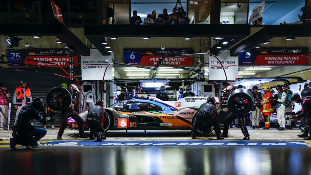 Porsche 963, Porsche Penske Motorsport (#6), Kevin Estre (F), Andre Lotterer (D), Laurens Vanthoor (B), Le Mans 24 Hours, Race, 2023, Porsche AG