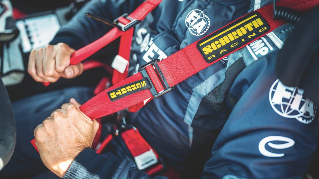 Taycan Turbo GT con paquete Weissach, coche de seguridad en Fórmula E, 2024, Porsche AG