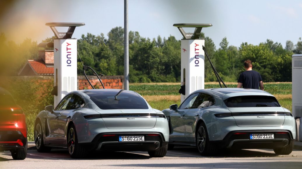 Taycan con batería Performance Plus, Taycan Sport Turismo con batería Performance Plus, viaje Stuttgart - Estambul - Stuttgart, 2024, Porsche AG