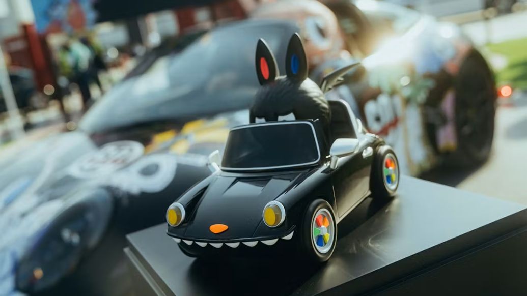 Porsche et Kasing Lung, le créateur de Labubu, se sont associés pour créer une œuvre d’art unique