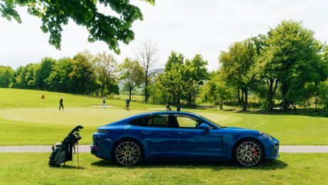 Entre l’asphalte et le green