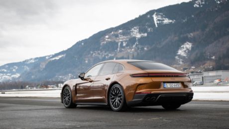 Pure exhilaration: Walter Röhrl drives the new Porsche Panamera Turbo E-Hybrid