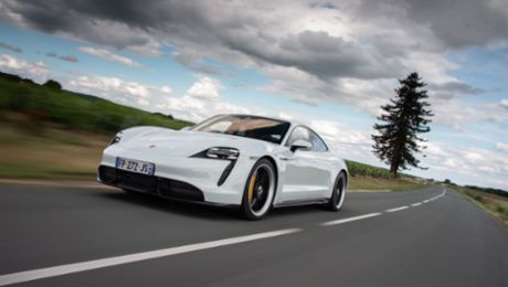 Porsche France a immatriculé près de 60 % de véhicules électrifiés en 2020