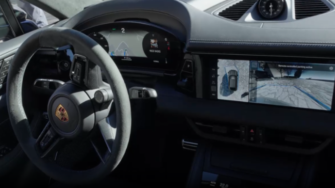 Macan GTS:  Trained and Remote Parking / Reversing Assist