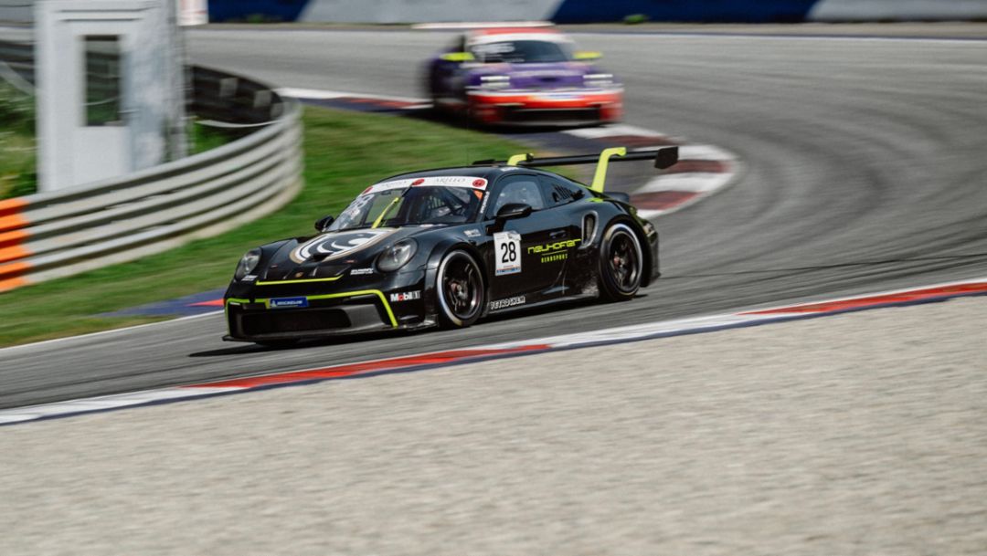 Felix Neuhofer gewinnt beide Rennen des GT3 Cup