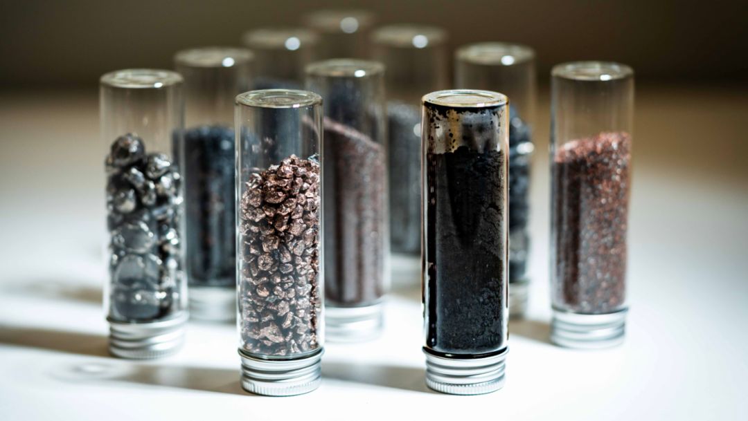 Porsche Svizzera stringe una partnership per il riciclaggio delle batterie