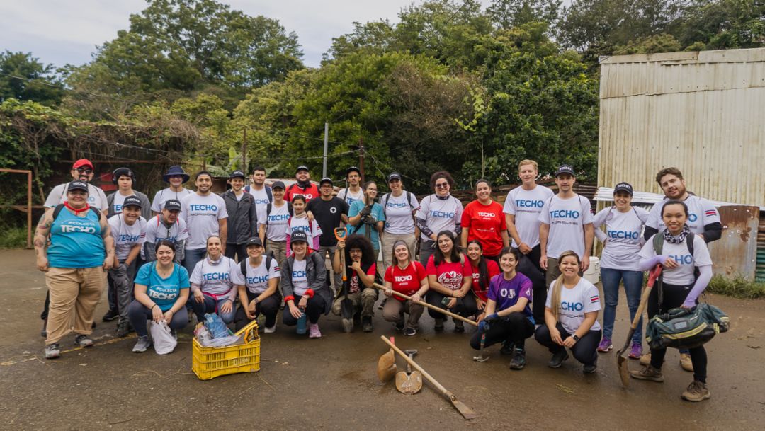 Voluntarios de diez nacionalidades se unen para construir tres viviendas en Costa Rica