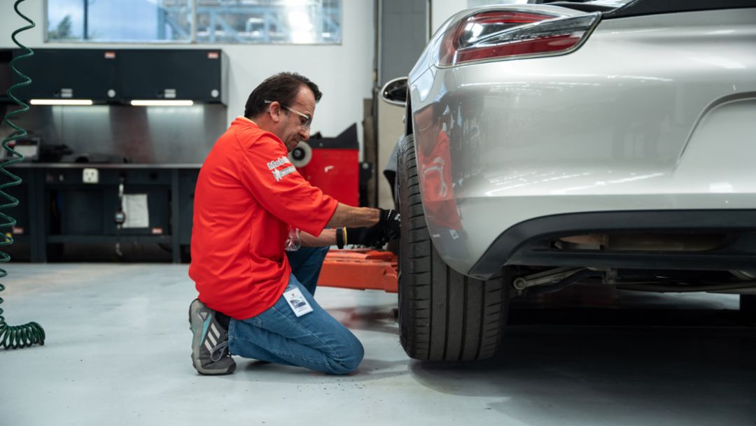 Servicio integral y experiencia técnica: Porsche reafirma su compromiso con la excelencia en Colombia