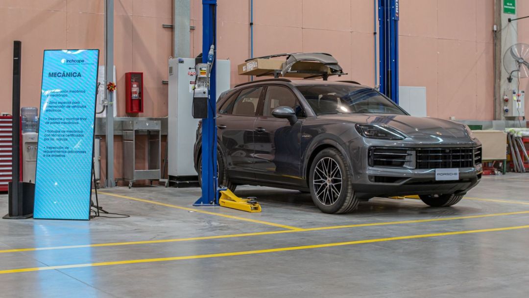 Porsche en Chile inaugura el primer taller de desabolladura y pintura para vehículos de la marca