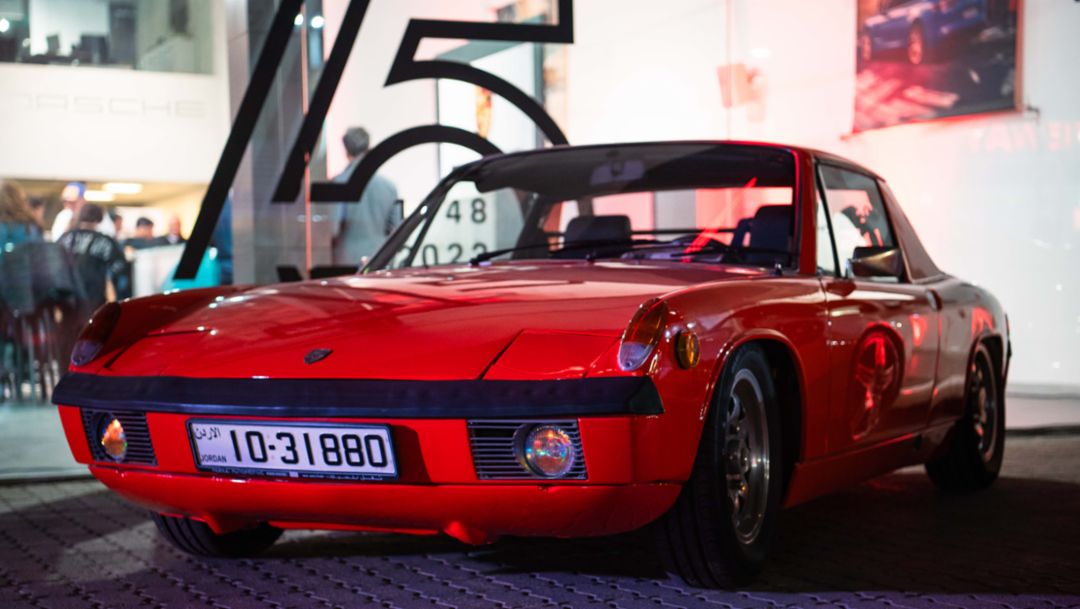 Classic cars & coffee night at Porsche Jordan