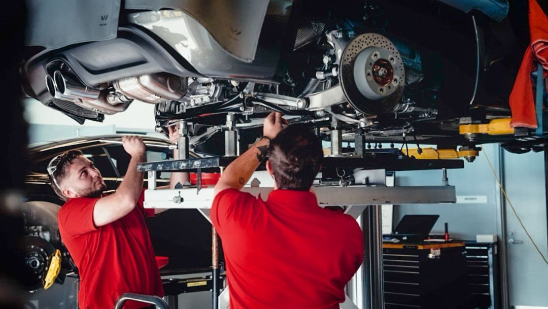 Universal Technical Institute Celebrates 100th Graduating Class from Porsche’s Technology Apprentice Program