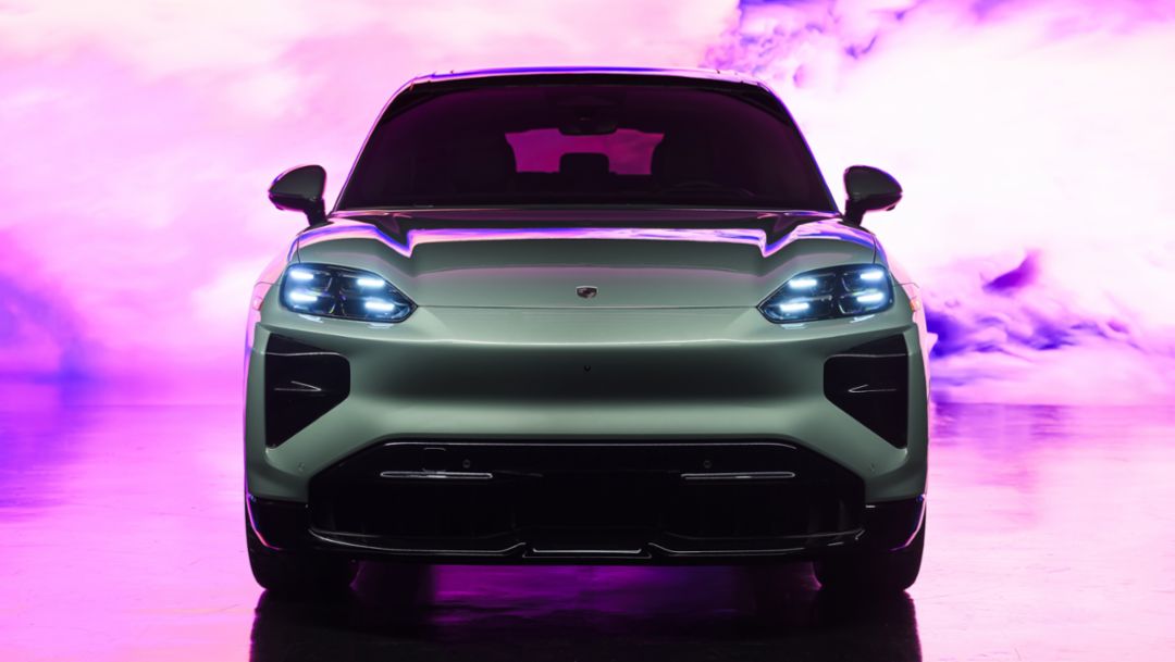 New Porsche all-rounder Cayenne nameplate expands portfolio to include electrification