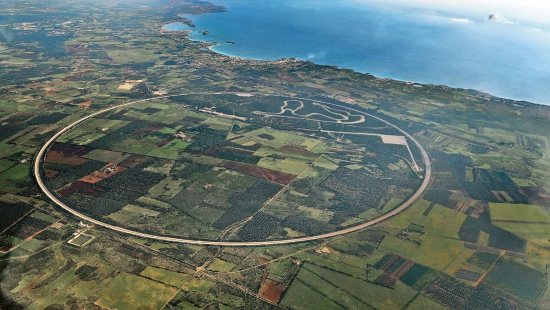 疾驰五十载：保时捷纳尔多技术中心迎来周年庆典