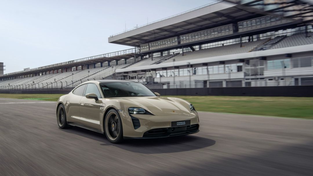 Porsche presenta l’esclusiva Taycan GTS Hockenheimring Edition