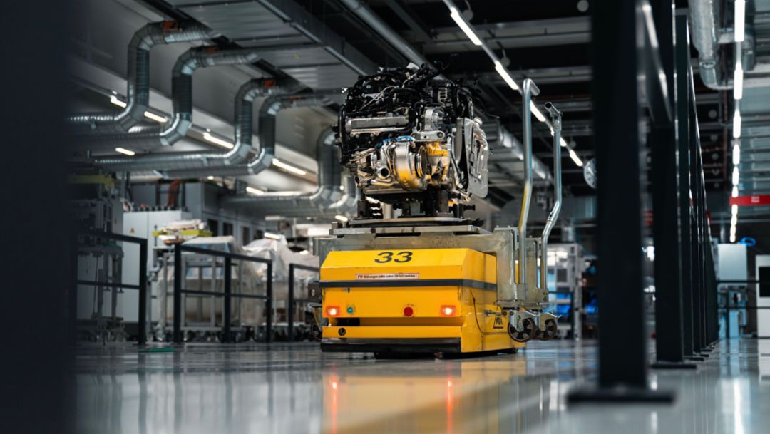 Porsche introduces MHP FleetExecuter at the Zuffenhausen plant