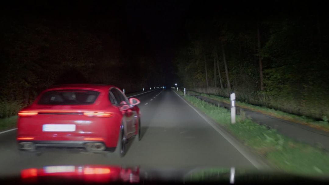 HD Matrix: glare-free high beam - traffic in front of you
