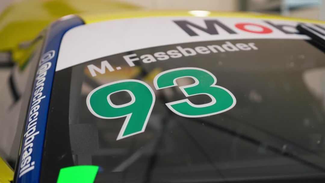 Hollywood-Star Michael Fassbender in Le Mans in Le Mans