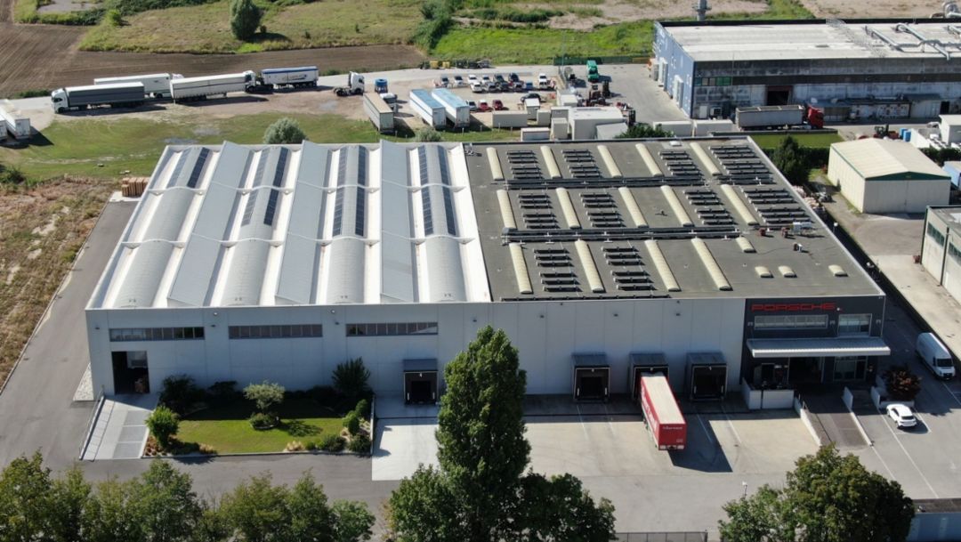 L’impegno di Porsche Italia verso la decarbonizzazione passa per il magazzino ricambi di Rovigo