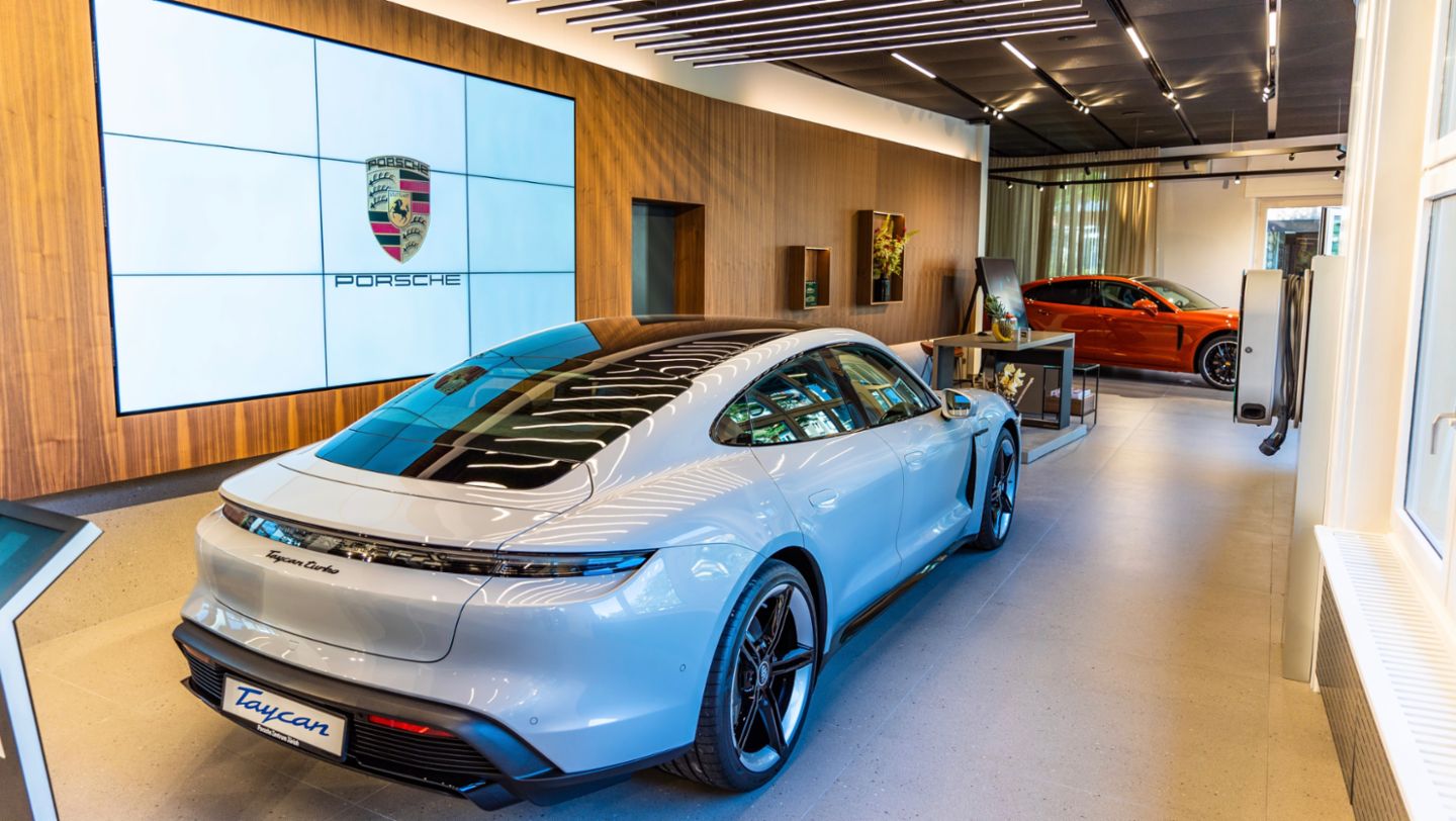 Taycan Turbo, Porsche Studio, Zurich, Suisse, 2021, Porsche AG