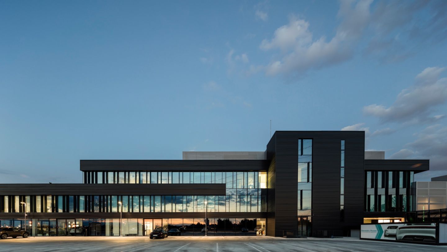 Nuevo edificio de Porsche Ibérica, Madrid, 2019, 40º aniversario de Porsche Ibérica (1984-2024)