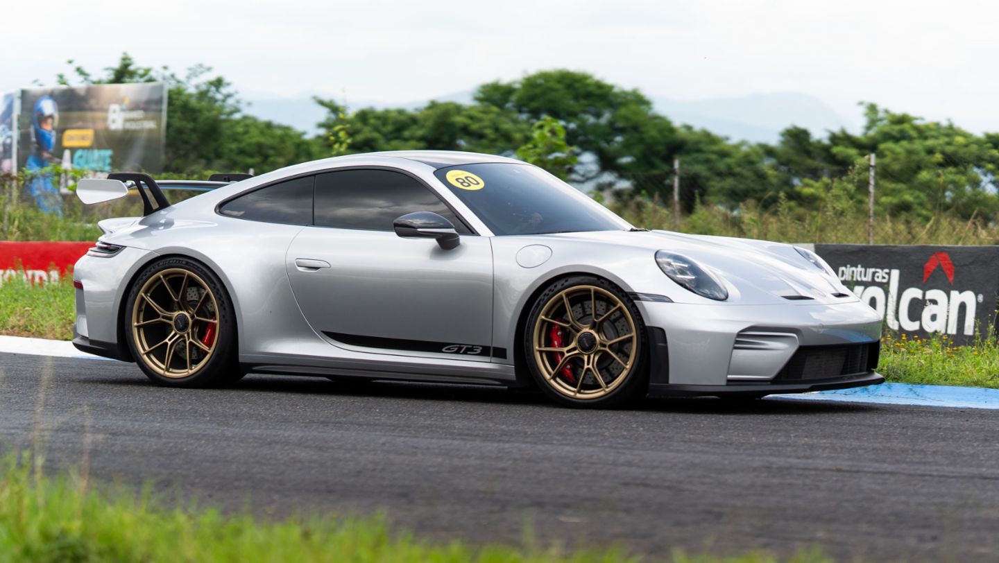 El Porsche 911 GT3 2026 demuestra su carácter en pista durante la jornada de conducción en el Autódromo Pedro Cofiño