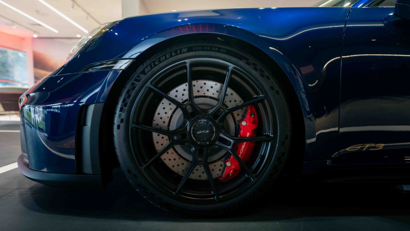 Rines del nuevo 911 GT3 color azul Gentian, en la presentación de este icónico modelo con motivo de su 25.º aniversario, realizada en el Porsche Center Lima, ubicado en Surquillo, Lima, Perú, Porsche AG.