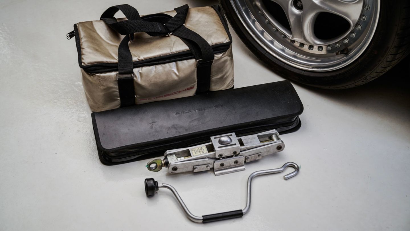 Porsche 911 Carrera RS (993), RM Sotheby's, Abu Dhabi, 2025, Porsche Middle East