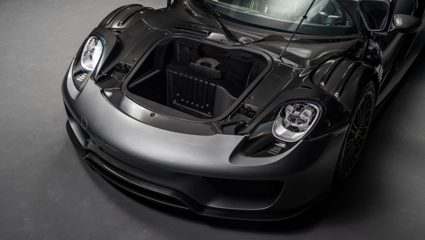 Porsche 918 Spyder with Weissach package, RM Sotheby's, Abu Dhabi, 2025, Porsche Middle East
