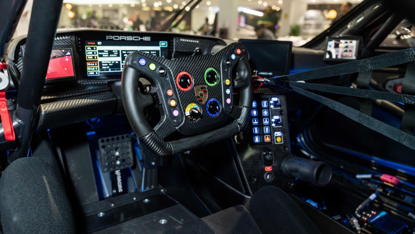 911 GT3 RS Rennsport, Porsche Centre Doha, Qatar, 2026, Porsche Middle East