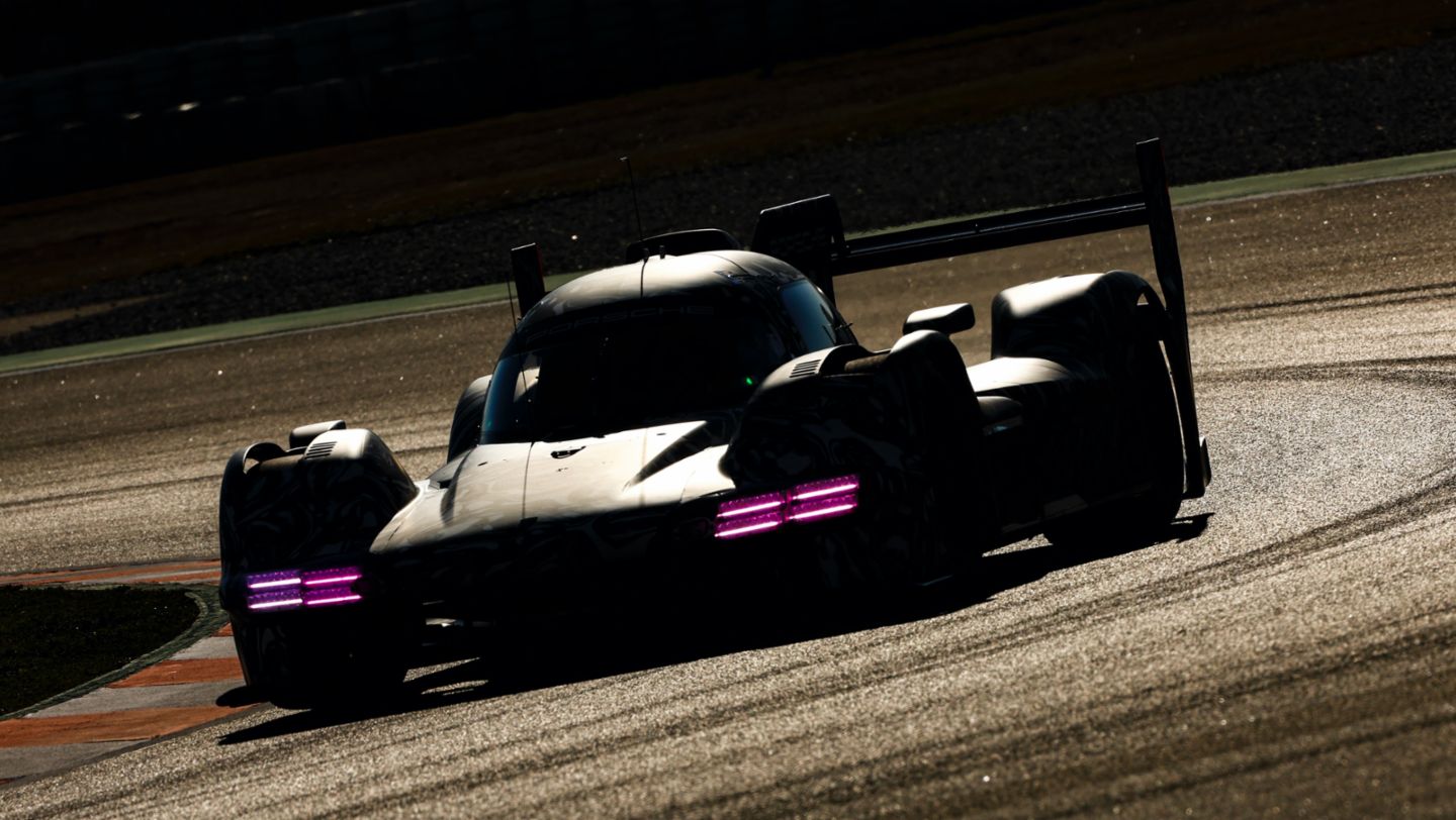 Prototipo LMDh, Circuito de Montmeló, España, 2022, Porsche AG