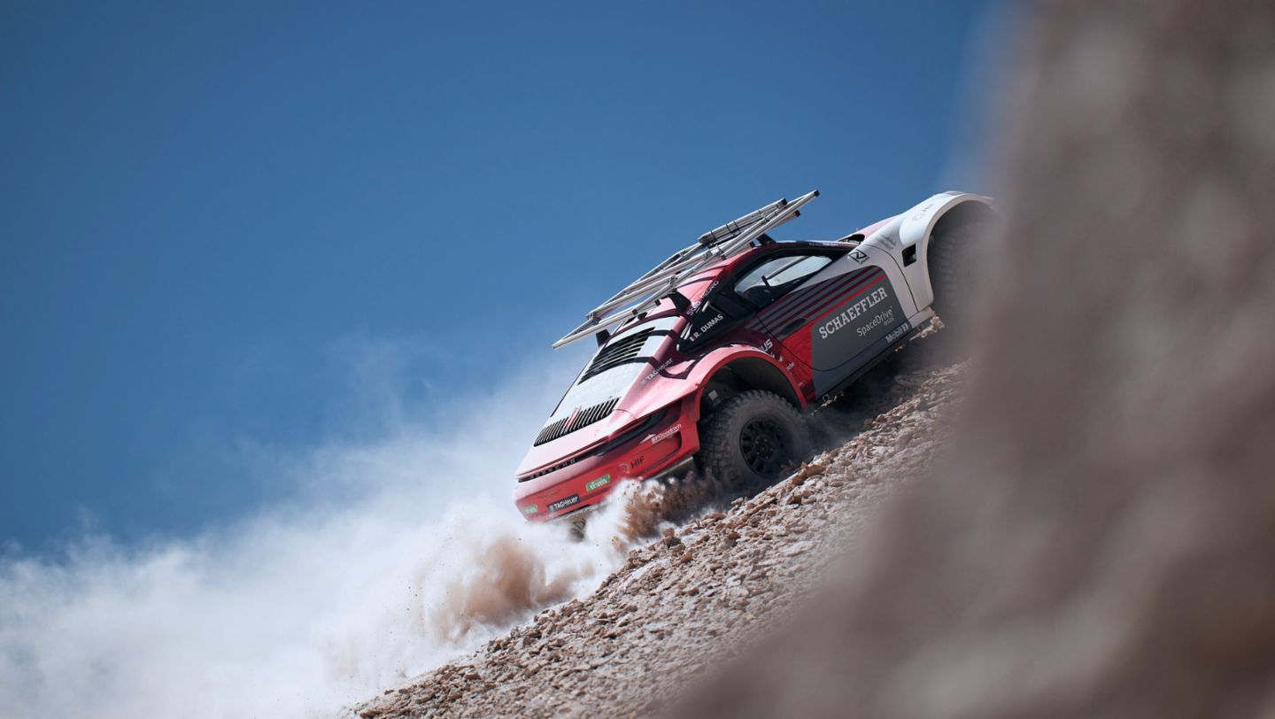 Porsche 911 Carrera 4S, Ojos del Salado, Chile, 2023, Porsche AG