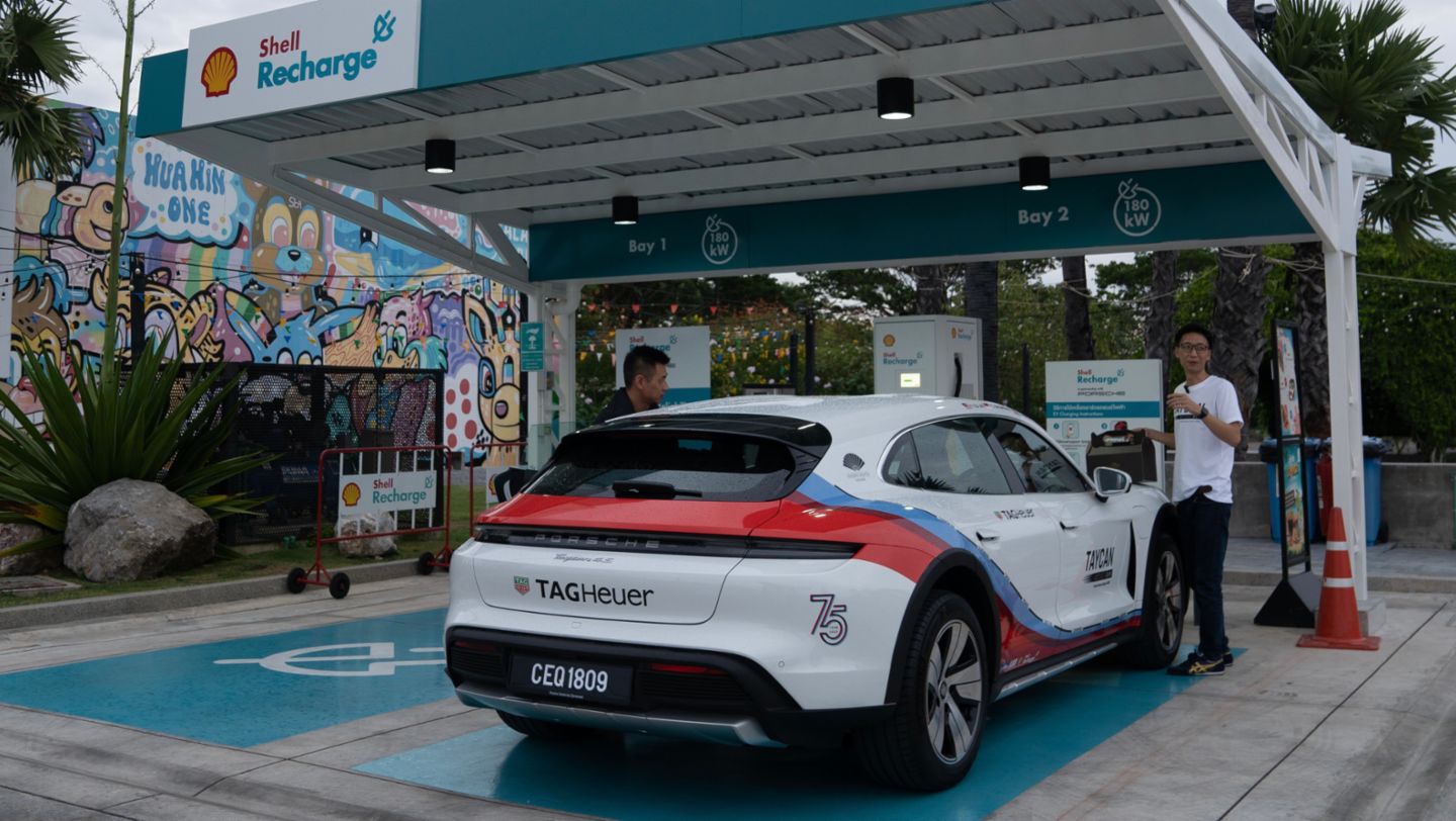 Porsche Taycan 4S Cross Turismo, récord en la ruta de Tailandia a Singapur, 2023, Porsche AG