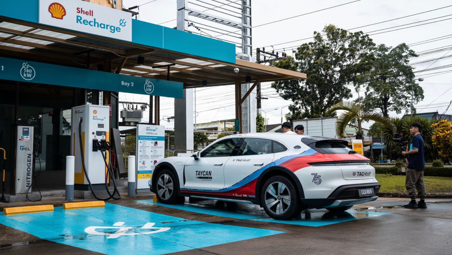 Porsche Taycan 4S Cross Turismo, récord en la ruta de Tailandia a Singapur, 2023, Porsche AG