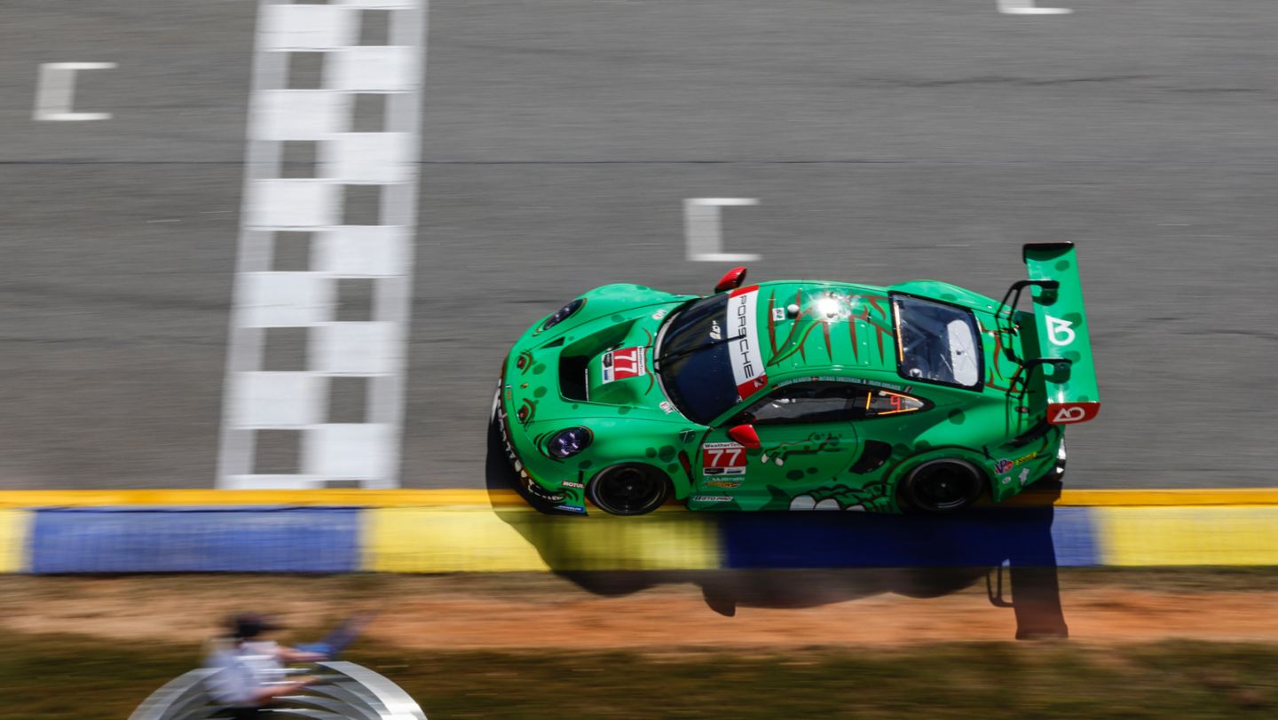 Porsche 911 GT3 R, AO Racing (#77), Laurin Heinrich (D), Michael Christensen (DK), Julien Andlauer (F), IMSA, Road Atlanta, USA, 2024, Porsche AG