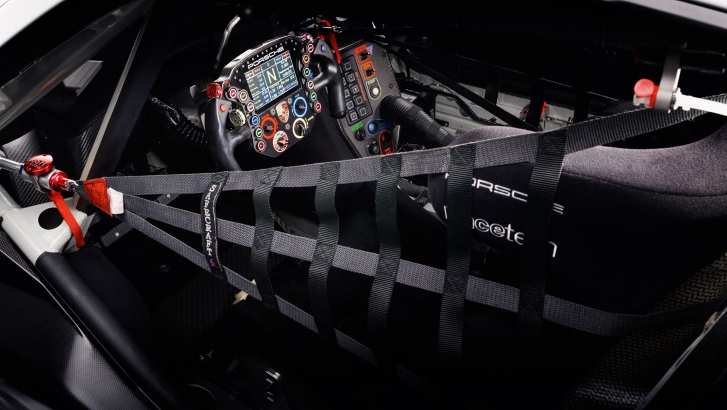 911 RSR (2019 model year), Porsche AG